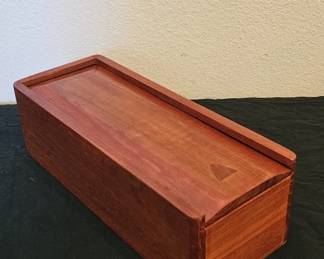 Lot 557h  Vintage hardwood slidinglid keepsake box