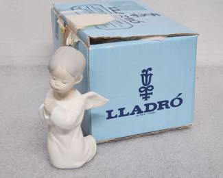 077  Lot 315h  Vintage Lladro porcelain sculpture made in Spain