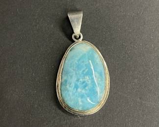 142  Lot 445h  Vintage sterling silver and larimar pendant
