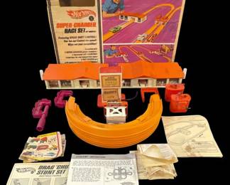 Lot 541h  1969 Mattel Hot Wheels race set in box