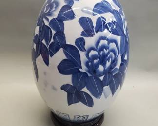 Lot 431  Asian blue and white porcelain egg decoration on