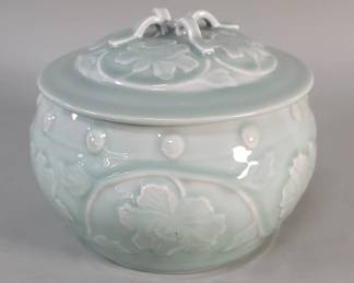 Lot 394  Vintage Chinese porcelain celadon green covered
