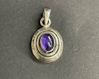 121  Lot 625h  Vintage sterling silver and amethyst pendant