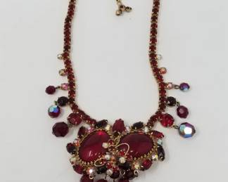 Lot 423  Vintage statement necklace