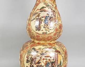 Lot 157  Satsuma style porcelain gourdvase