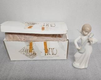 080  Lot 311h  Vintage NAO Lladro made in Spain Angel con banjo