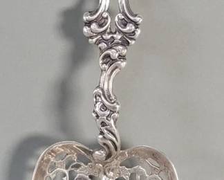032  Lot 422  Sterling Silvercraft pierced openwork spoon