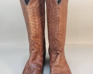 Lot 573  Pair of light brown Diamond J cowboy boots size 9D