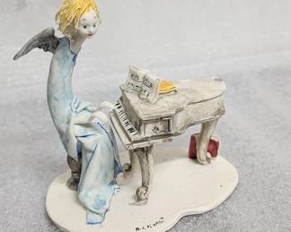 Lot 305h  Vintage Italian Lo Scricciolo porcelain sculpture