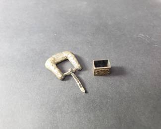 010  Lot 146  10k gold and silver belt buckle and rectangular