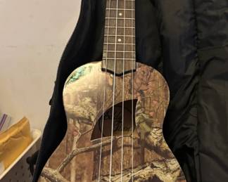 Mossy Oak Ukelele with soft case
