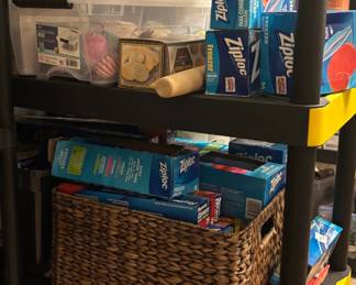 Kitchen supplies, bakeware