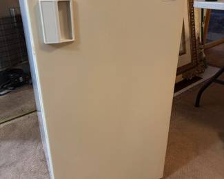 Sanyo Mini Fridge