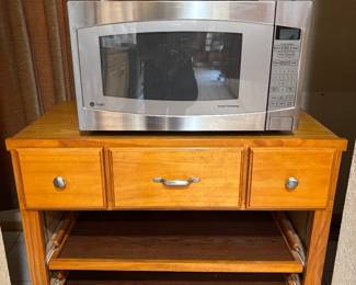 Cabinet w/Roll Out Trays
