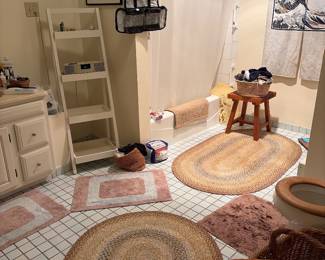 Rugs ladder shelf and baskets 
