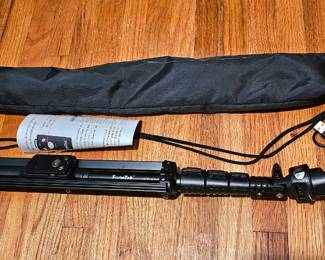 Fugetek portable aluminum bluetooth remote selfie stick. 