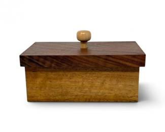 70 AnnThorsteinsonHandcraftedWalnutSheduaWoodBoxwMapleKnob