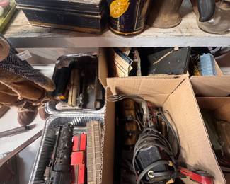 various modle train pieces varied sizes