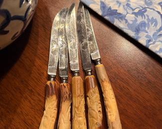 #28. 5 knives included