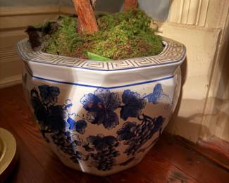 #25. $100 blue/whiteplanter
