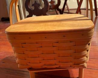 #19. $60 picnic basket with stand