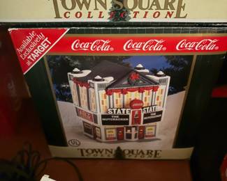 Coca-Cola Town Square Collection Soda Fountain lighted building in original box