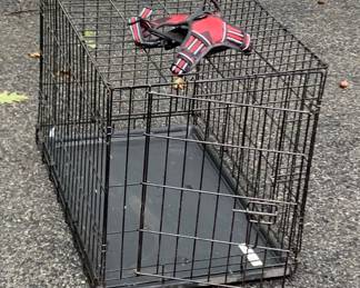 Medium-size animal crate. Perfect for medium size dog, or large cat. Complete with tray.