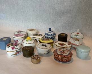 Assorted miniature trinket boxes