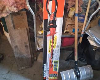New in Box  Black & Decker 24" Hedge trimmer