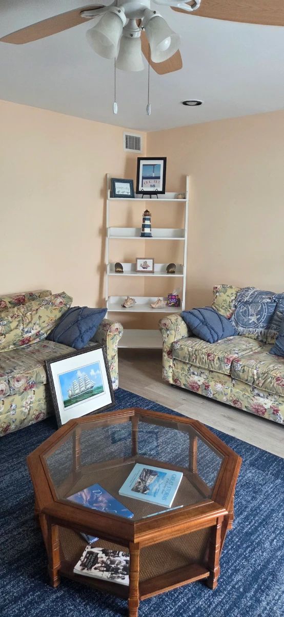 LIVINGROOM