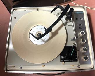 KLH Model 11 Stereo w/ Speakers 