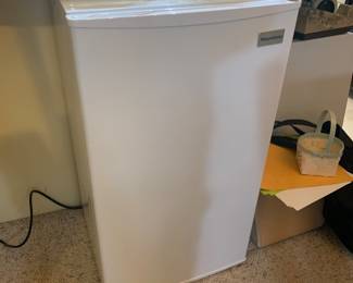 Nice Dorm/Bar Refrigerator