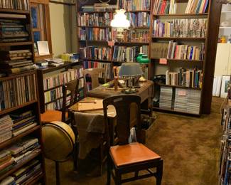 Library with 1000's of Books!