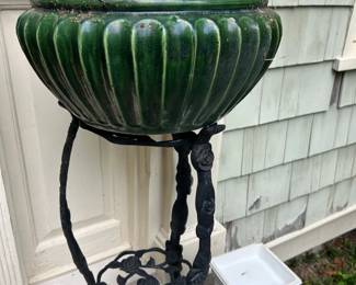Vintage plater - Stand has a broken leg