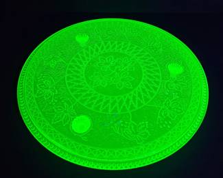 Uranium Glass US Glass Fry Sunnybrook Maple Leaf Cake Plate