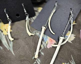 2 Pairs Black Cat Bone Dangle Earrings Intuition Folk Magic