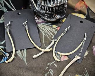 2 Pairs Black Cat Bone Dangle Earrings Intuition Magic Independence