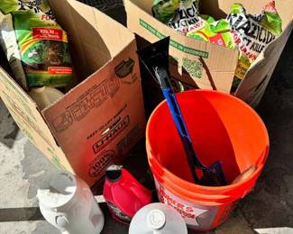 18WH110Garden And Garage Mystery Lot