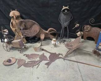18WH113Metal yard art