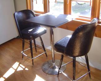 Comes with three chairs-Garage apt.