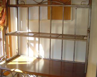 Very Nice Bakers Rack Garage apt.