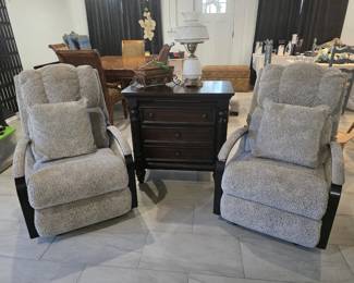 2 La-Z-Boy electric recliners and nightstand