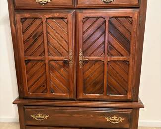 Mobel Inc. Chest of Drawers
