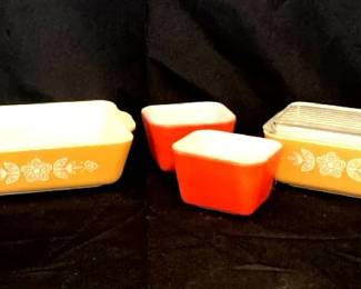 Vintage Pyrex Dishes