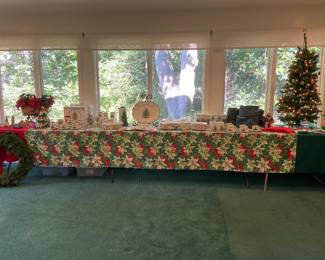 Large Sun Room set up for Christmas!