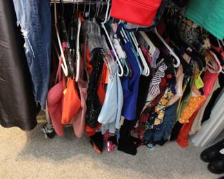 Women's clothing (from xs to 4x) including pants, shorts, skirts, jeans, dresses, shirts, shoes, etc