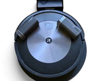 iRobot J7 With 2 Virtual Wall Barriers