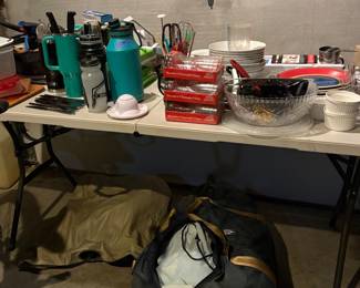 Lots of kitchen gadgets 