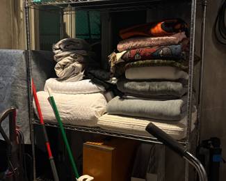 Bedding, throw rigs down comforter wash bucket mop bags suitcase 