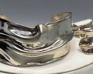  07 Hagit Gorali Sterling Silver Cuff Bracelet And Earrings